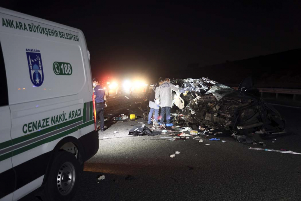 Ankara'da feci kaza! Hurdaya dönen araçtan sadece 1 kişi kurtuldu... 4