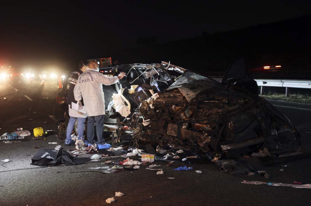 Ankara'da feci kaza! Hurdaya dönen araçtan sadece 1 kişi kurtuldu... 5