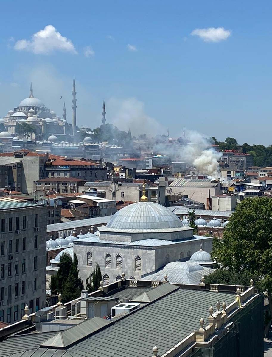 İstanbul Fatih'te oyuncak fabrikası alev alev yandı! Bina kullanılamaz hale geldi 6