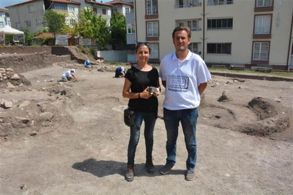 İnanmak güç ama gerçek! Apartman bahçesinde şoke eden olay | 8 bin 500 yıllık 11 insan iskeleti bulundu 5