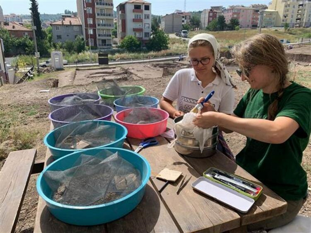 İnanmak güç ama gerçek! Apartman bahçesinde şoke eden olay | 8 bin 500 yıllık 11 insan iskeleti bulundu 9