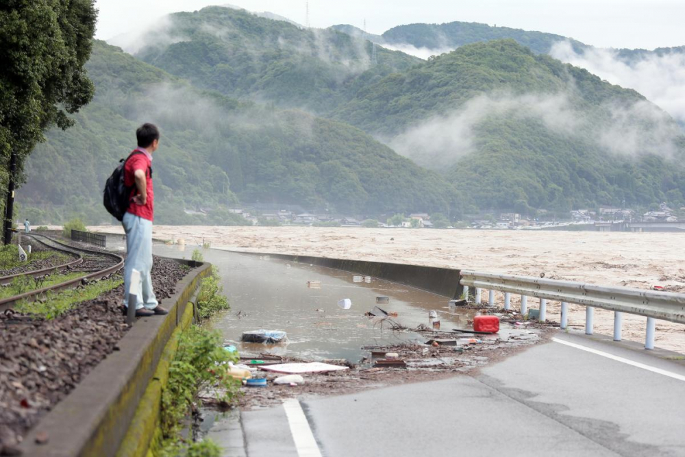 Şiddetli yağışlar ülkeyi esir aldı, kırmızı alarma geçildi! Japonya'da 330 bin kişi tahliye edilecek 13