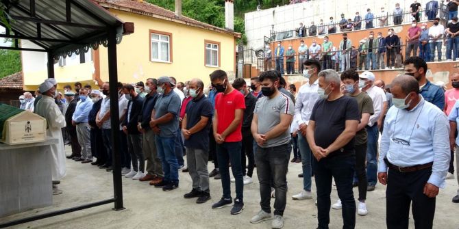 Bu acıya yürek dayanmaz! Koronavirüse yakalanan genç kız gelinlik yerine kefen giydi