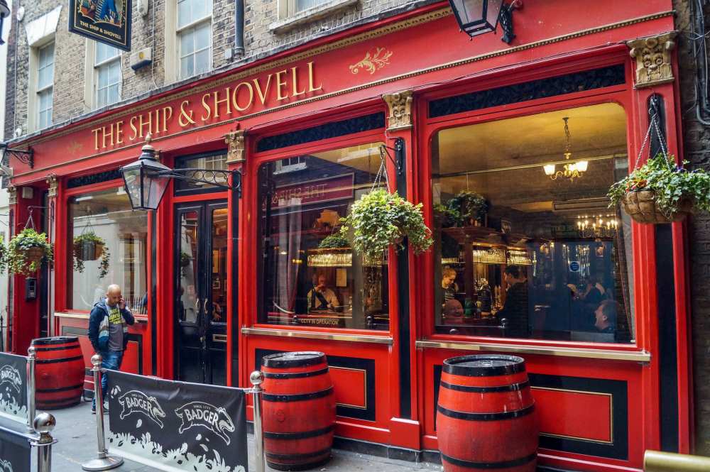 İngiltere koronavirüsün pençesinde! Salgında 172 gün sonra en yüksek vaka sayısı 2