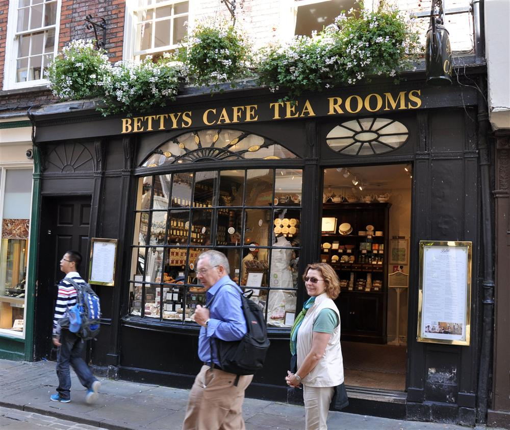 İngiltere koronavirüsün pençesinde! Salgında 172 gün sonra en yüksek vaka sayısı 6