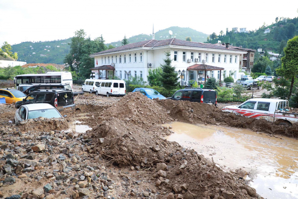 Rize'deki sel ve heyelanın bıraktığı hasar gün ağarınca ortaya çıktı! İşte son durumu gösteren fotoğraflar... 10