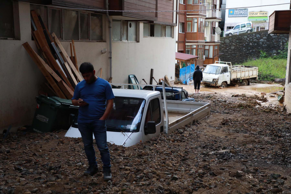 Rize'deki sel ve heyelanın bıraktığı hasar gün ağarınca ortaya çıktı! İşte son durumu gösteren fotoğraflar... 13