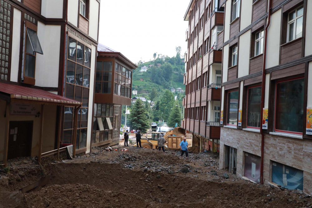 Rize'deki sel ve heyelanın bıraktığı hasar gün ağarınca ortaya çıktı! İşte son durumu gösteren fotoğraflar... 14