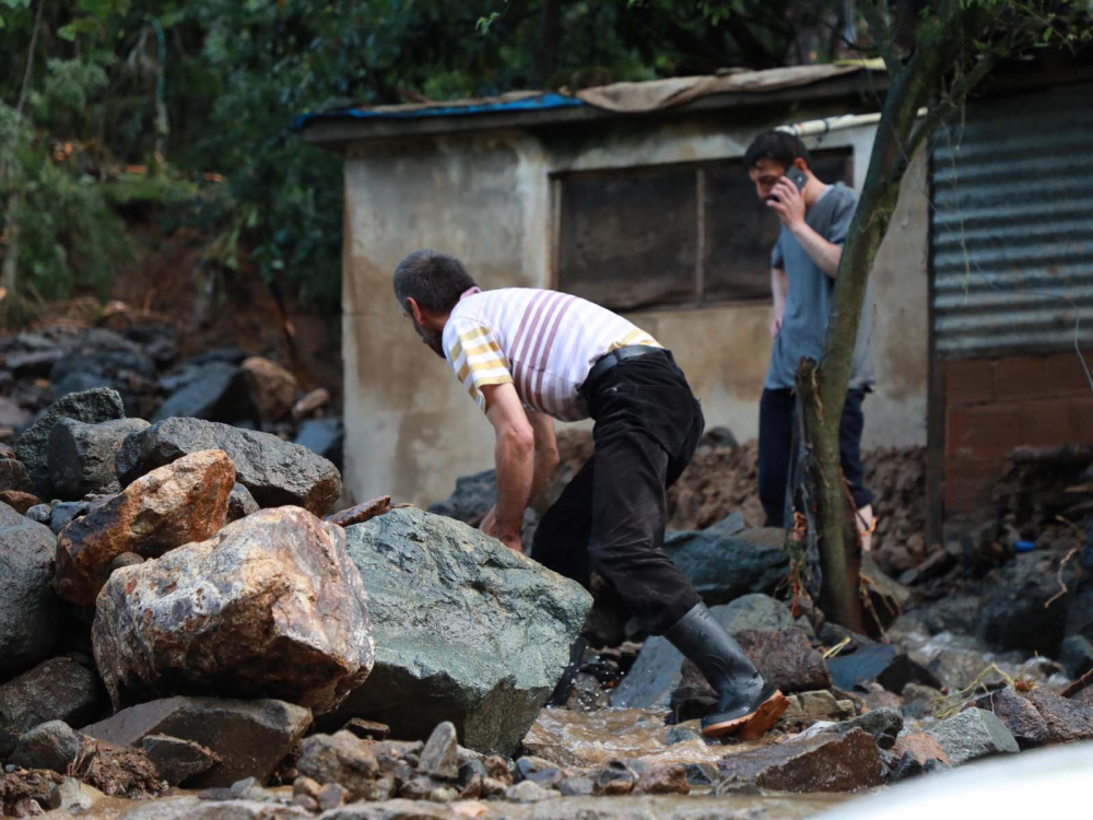 Rize'deki sel ve heyelanın bıraktığı hasar gün ağarınca ortaya çıktı! İşte son durumu gösteren fotoğraflar... 4