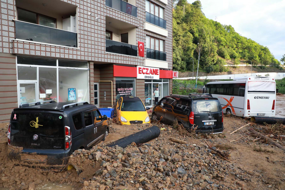 Rize'deki sel ve heyelanın bıraktığı hasar gün ağarınca ortaya çıktı! İşte son durumu gösteren fotoğraflar... 8