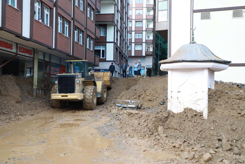 Rize'deki sel ve heyelanın bıraktığı hasar gün ağarınca ortaya çıktı! İşte son durumu gösteren fotoğraflar... 9