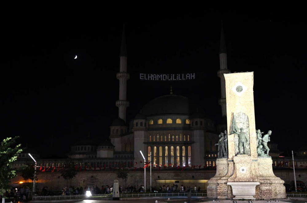 Milli irade tankları yendi! 15 Temmuz Demokrasi ve Milli Birlik Günü'nde yer gök inledi! İşte yurt genelinde 15 Temmuz anma etkinlikleri... 12