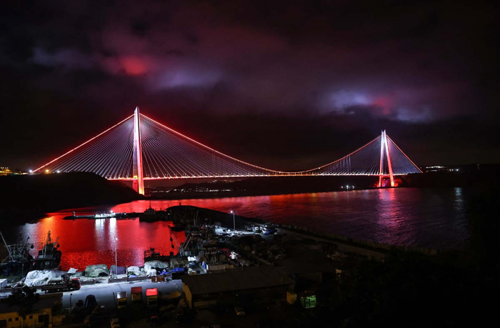 Milli irade tankları yendi! 15 Temmuz Demokrasi ve Milli Birlik Günü'nde yer gök inledi! İşte yurt genelinde 15 Temmuz anma etkinlikleri... 17