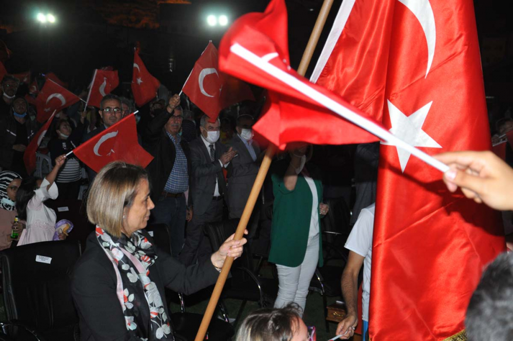 Milli irade tankları yendi! 15 Temmuz Demokrasi ve Milli Birlik Günü'nde yer gök inledi! İşte yurt genelinde 15 Temmuz anma etkinlikleri... 2