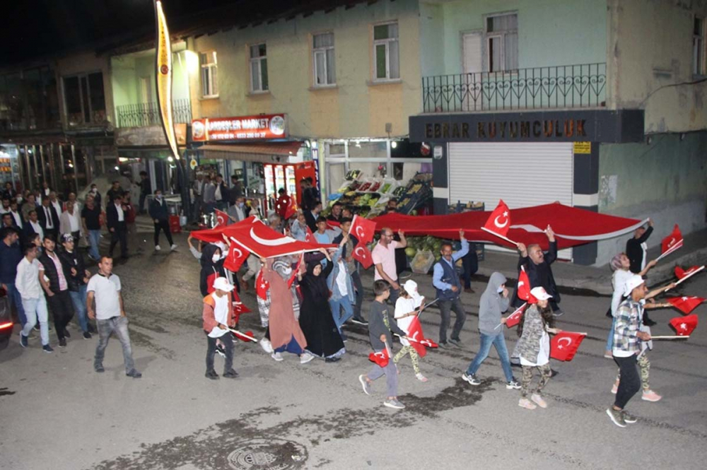 Milli irade tankları yendi! 15 Temmuz Demokrasi ve Milli Birlik Günü'nde yer gök inledi! İşte yurt genelinde 15 Temmuz anma etkinlikleri... 3