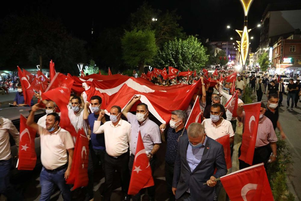 Milli irade tankları yendi! 15 Temmuz Demokrasi ve Milli Birlik Günü'nde yer gök inledi! İşte yurt genelinde 15 Temmuz anma etkinlikleri... 5