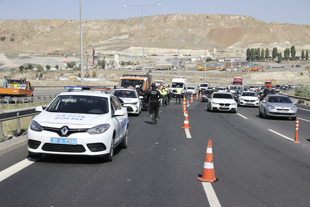 Ankara'da zincirleme kaza! Yol savaş alanına döndü: 17 kişi yaralandı 2