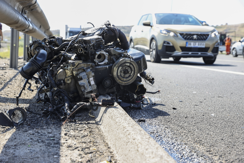 Ankara'da zincirleme kaza! Yol savaş alanına döndü: 17 kişi yaralandı 3