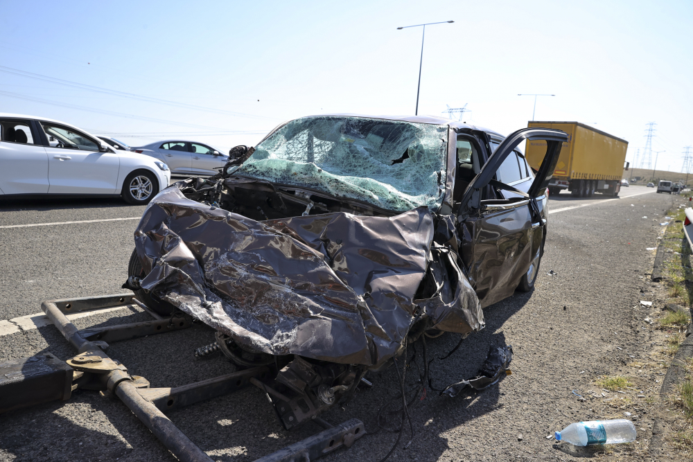 Ankara'da zincirleme kaza! Yol savaş alanına döndü: 17 kişi yaralandı 5