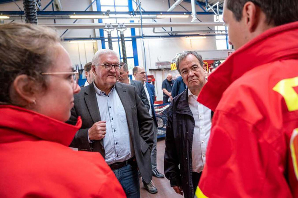 Almanya'da başbakan adayı Laschet’ten afet bölgesinde skandal görüntüler! İnsanlar canı ile uğraşırken Merkel'in veliahtı kahkaha attı... 4