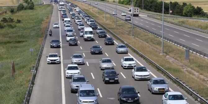 Sürücüler dikkat: Tatilciler Türkiye'nin dört bir yanından yollara düştü! Kurban Bayramı hareketliliği trafiğe neden oldu...