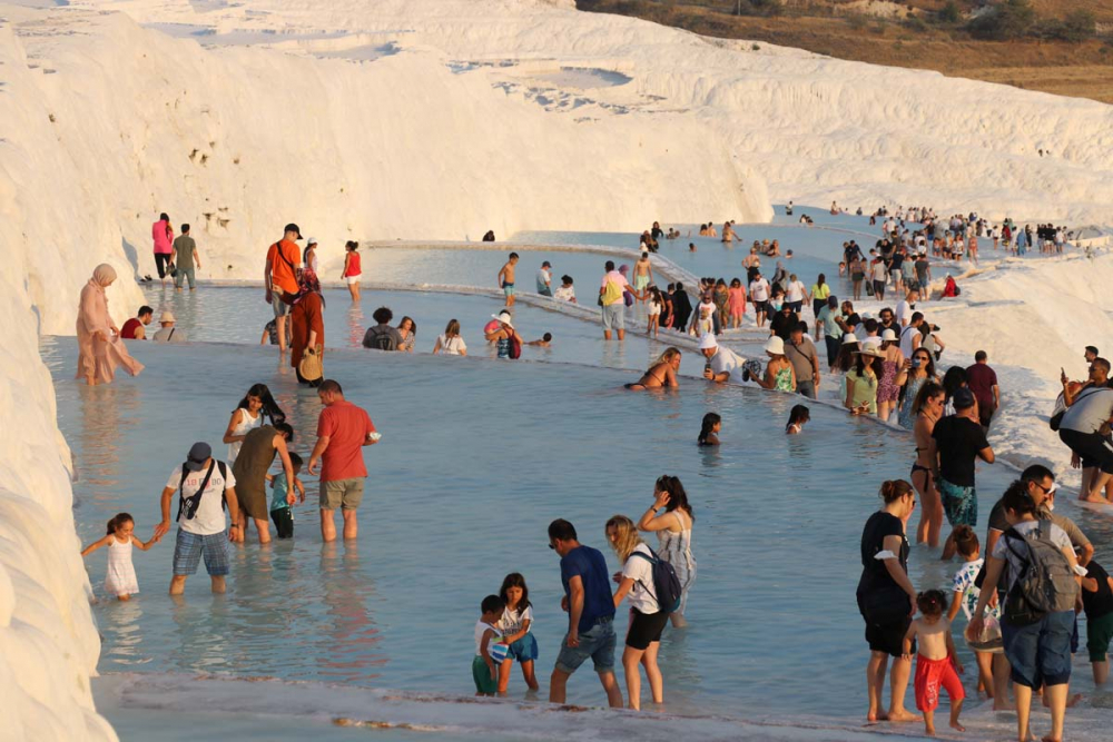 Tatilciler soluğu orada aldı! Pamukkale, salgın sonrası ziyaretçi rekoru kırdı 13