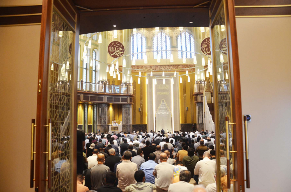 Taksim Camii'nde ilk bayram namazı heyecanı! Vatandaşlar akın etti 4