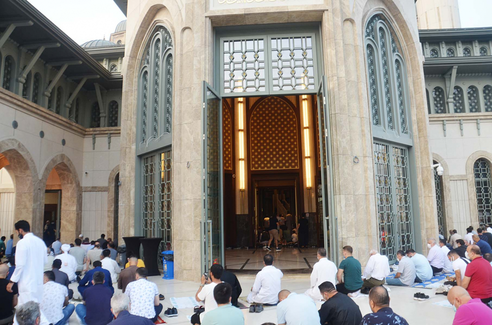 Taksim Camii'nde ilk bayram namazı heyecanı! Vatandaşlar akın etti 5