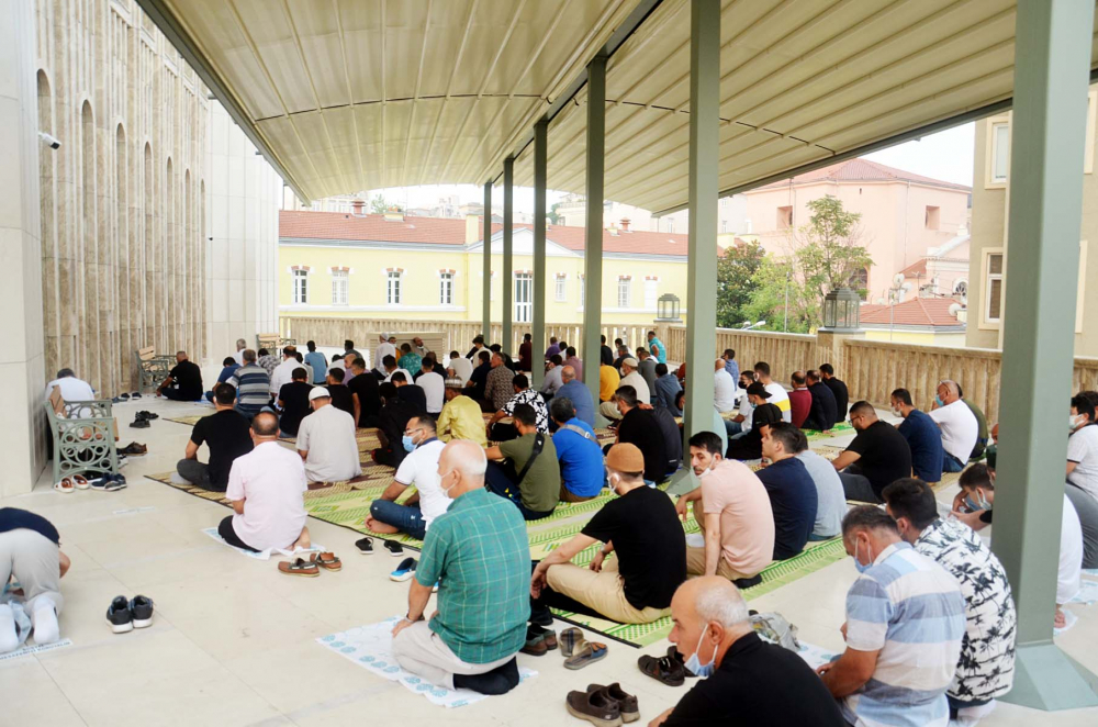 Taksim Camii'nde ilk bayram namazı heyecanı! Vatandaşlar akın etti 7