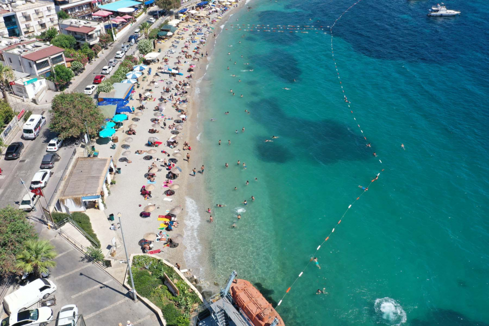 Vatandaşlar tatilin keyfini çıkarıyor! Antalya ve Muğla'da sahiller doldu, taştı 6