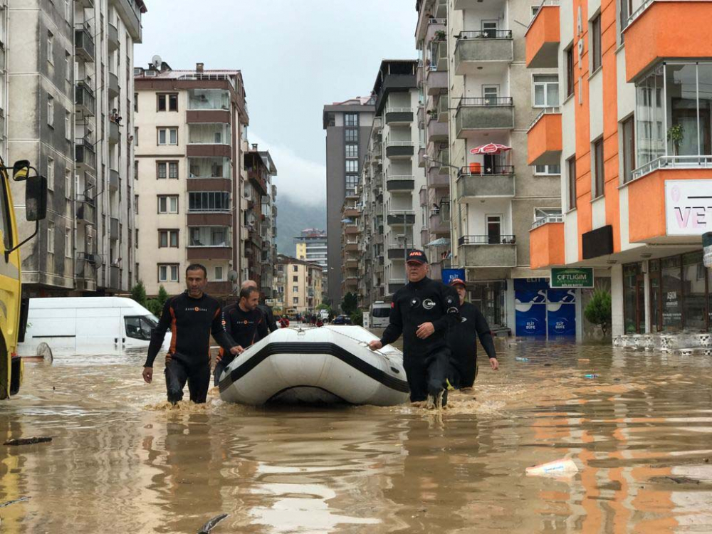 Önüne kattığı her şeyi sürükledi! Selin vurduğu Artvin'de felaketin boyutları gözler önüne serildi 11