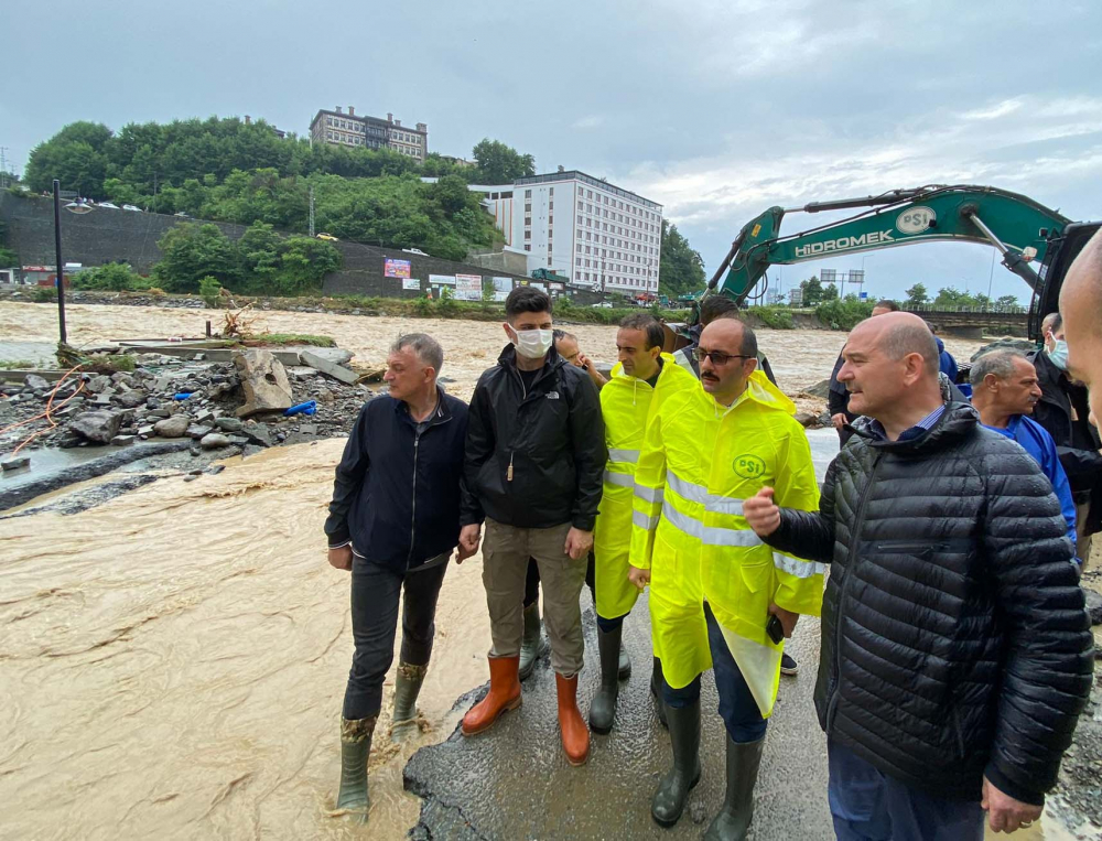 Önüne kattığı her şeyi sürükledi! Selin vurduğu Artvin'de felaketin boyutları gözler önüne serildi 13