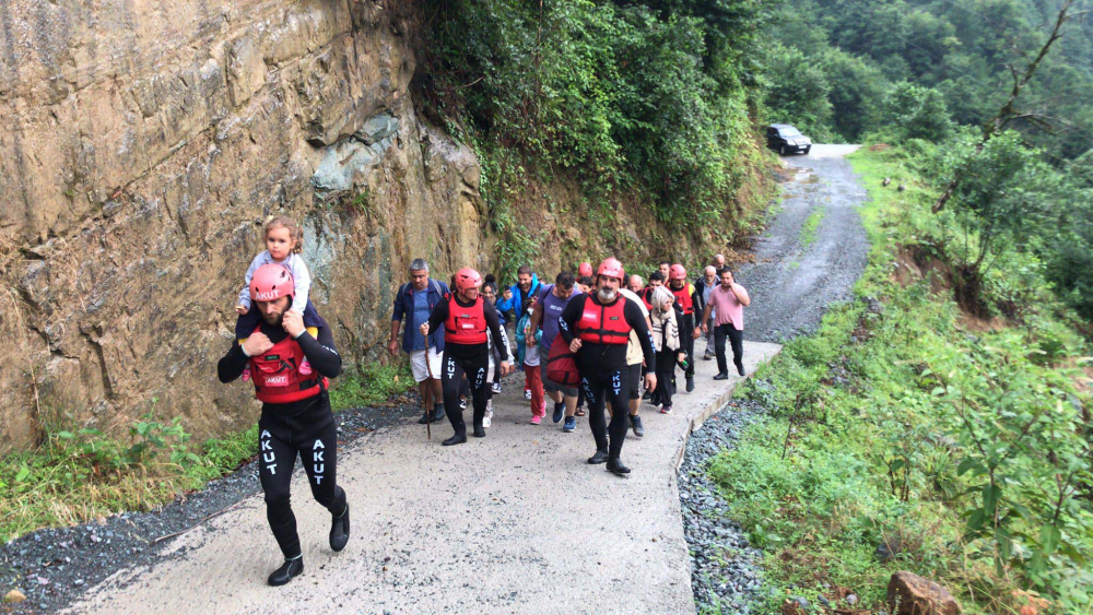 Önüne kattığı her şeyi sürükledi! Selin vurduğu Artvin'de felaketin boyutları gözler önüne serildi 18