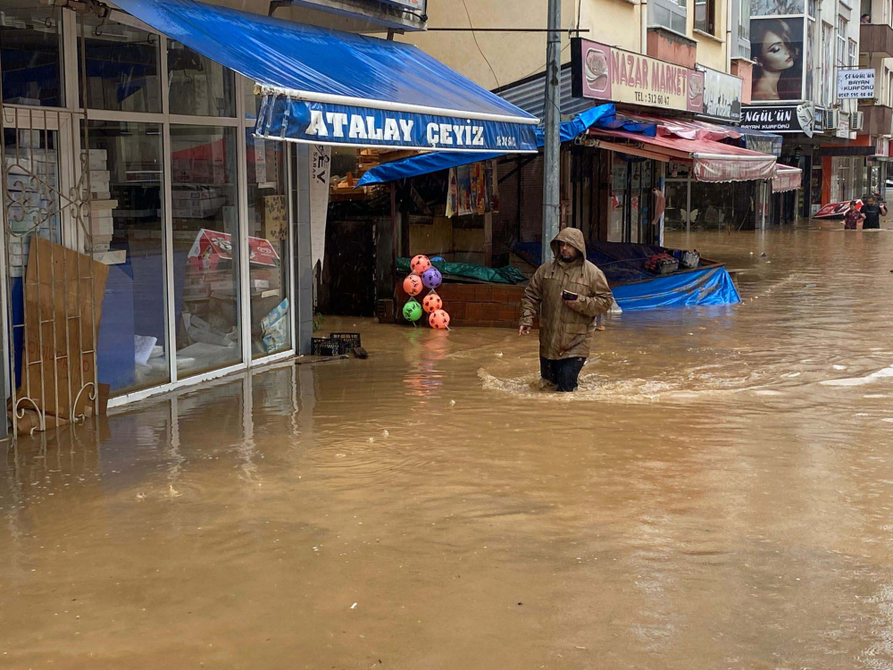 Önüne kattığı her şeyi sürükledi! Selin vurduğu Artvin'de felaketin boyutları gözler önüne serildi 3