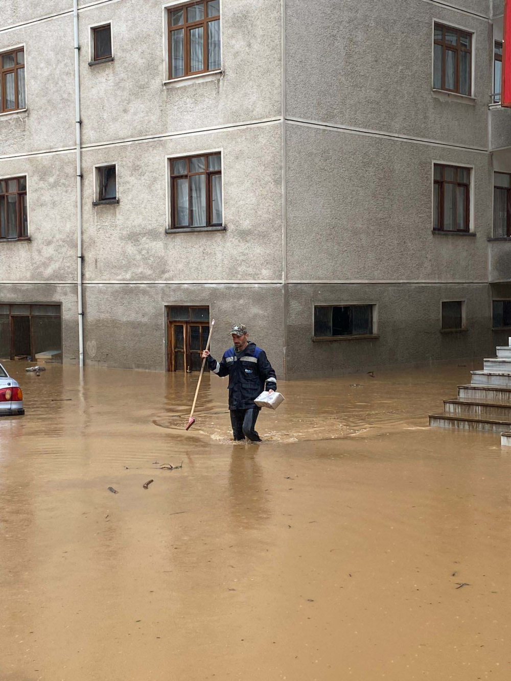 Önüne kattığı her şeyi sürükledi! Selin vurduğu Artvin'de felaketin boyutları gözler önüne serildi 5