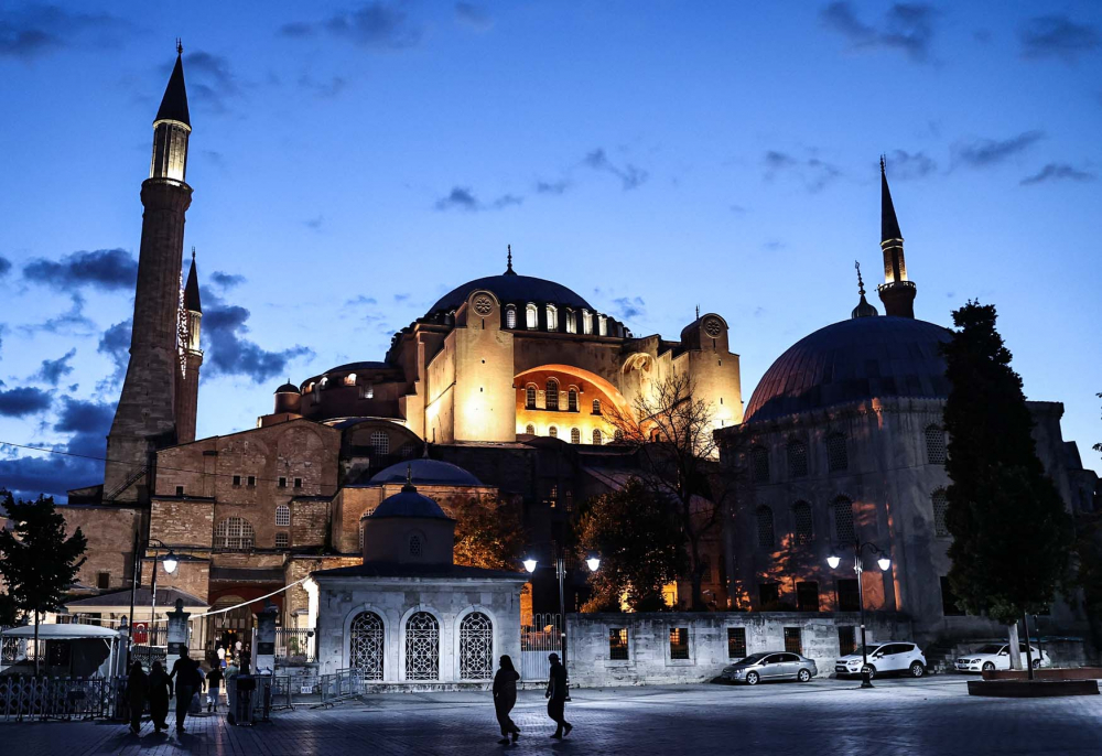 Kutlu günün üzerinden bir yıl geçti!  Ayasofya-i Kebir Cami-i Şerifi, geçtiğimiz yıl 24 Temmuz'da ibadete açıldı 1