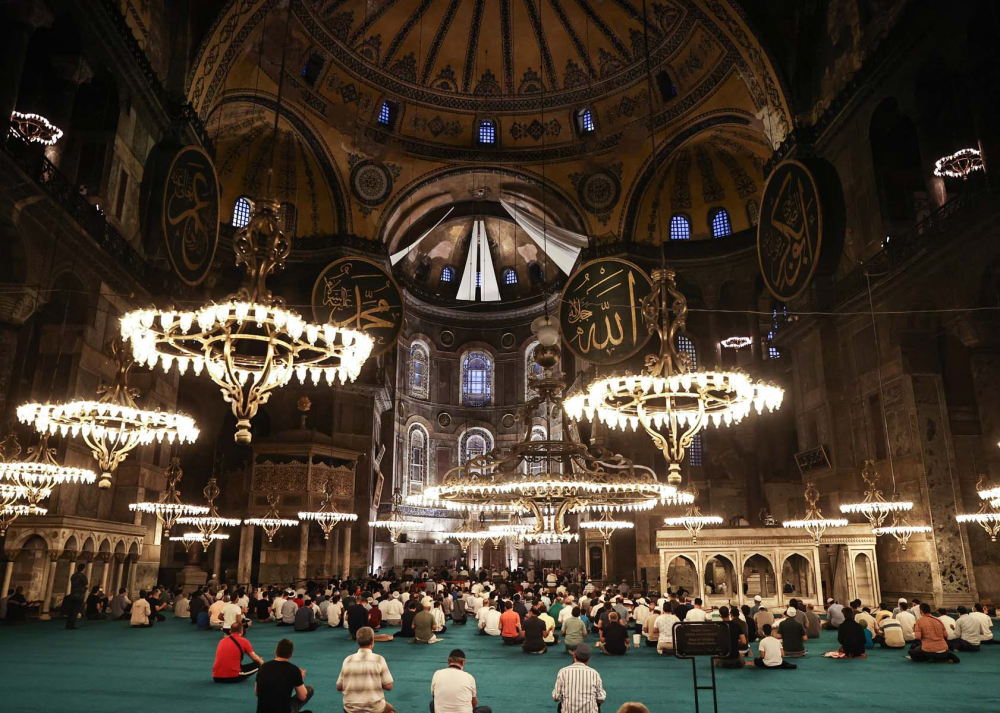 Kutlu günün üzerinden bir yıl geçti!  Ayasofya-i Kebir Cami-i Şerifi, geçtiğimiz yıl 24 Temmuz'da ibadete açıldı 4