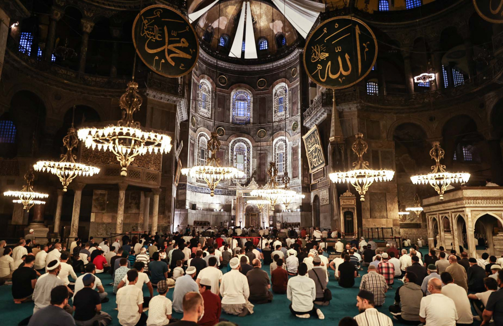 Kutlu günün üzerinden bir yıl geçti!  Ayasofya-i Kebir Cami-i Şerifi, geçtiğimiz yıl 24 Temmuz'da ibadete açıldı 5