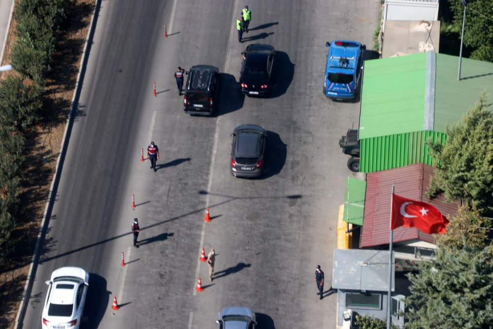 Tatilcilerin dönüş çilesi başladı! Trafikte uzun araç kuyrukları oluştu 10