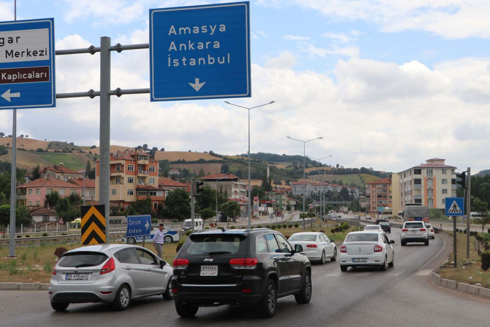 Tatilcilerin dönüş çilesi başladı! Trafikte uzun araç kuyrukları oluştu 25