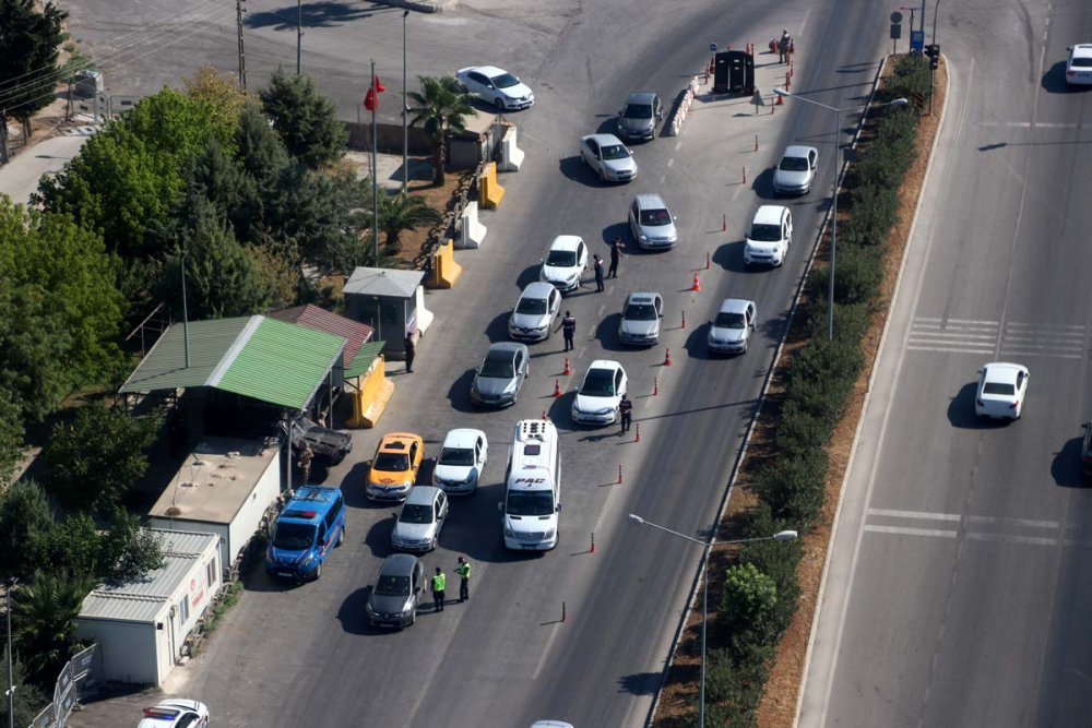 Tatilcilerin dönüş çilesi başladı! Trafikte uzun araç kuyrukları oluştu 6