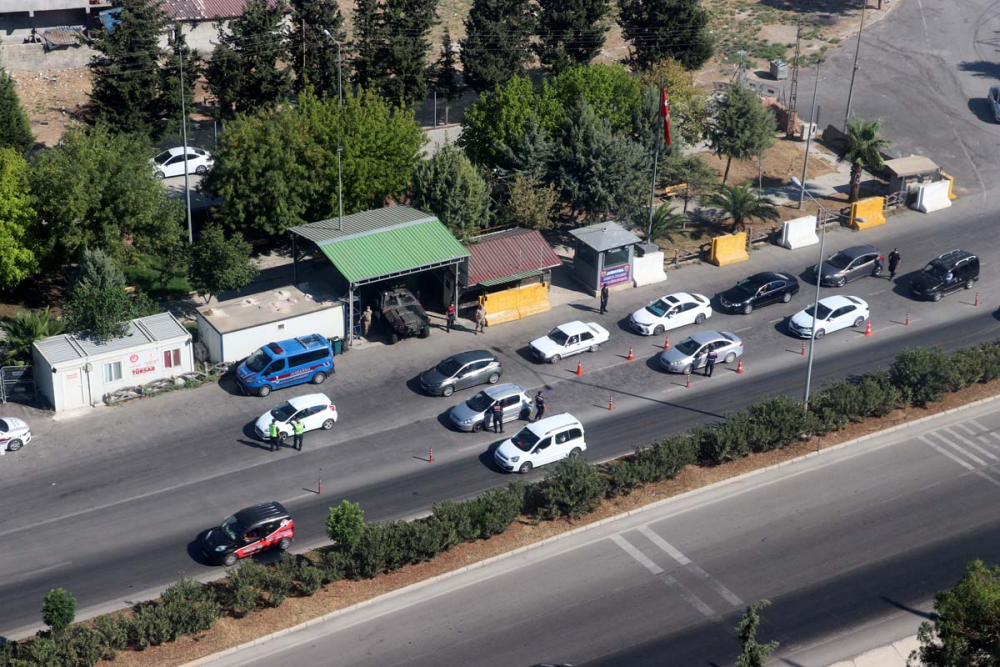 Tatilcilerin dönüş çilesi başladı! Trafikte uzun araç kuyrukları oluştu 7