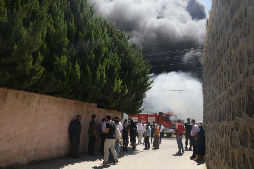 Gaziantep'te depo alev alev yanıyor! Patlama sesi duyuldu, dumanlar gökyüzünü kapladı 20