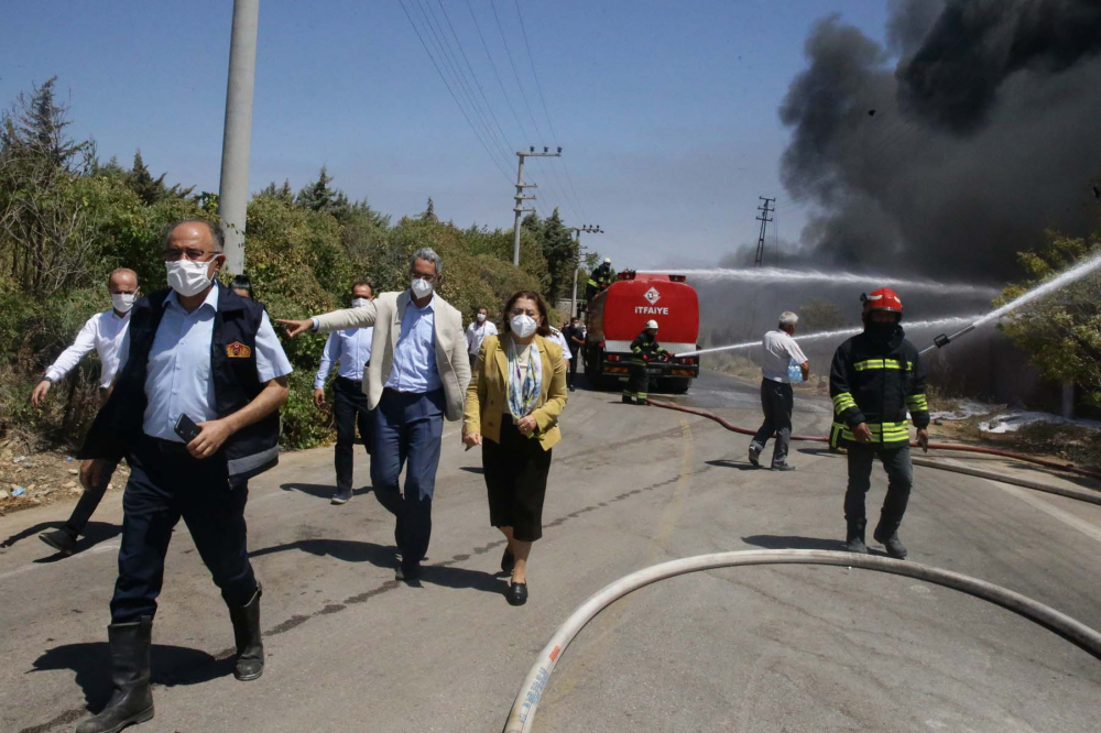 Gaziantep'te depo alev alev yanıyor! Patlama sesi duyuldu, dumanlar gökyüzünü kapladı 32