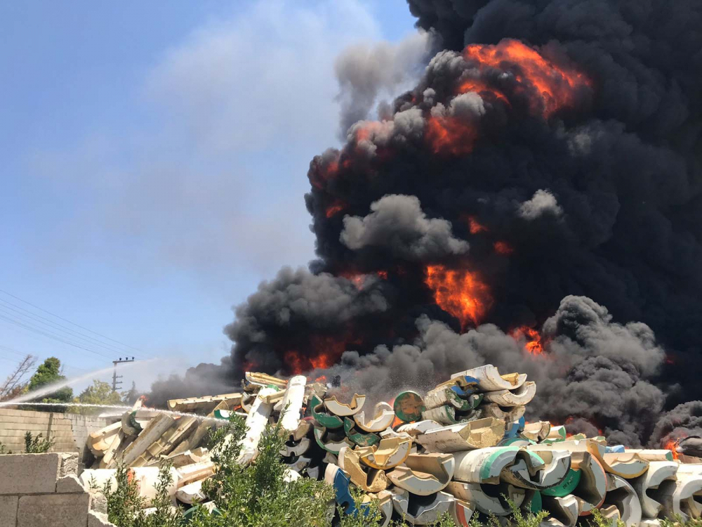 Gaziantep'te depo alev alev yanıyor! Patlama sesi duyuldu, dumanlar gökyüzünü kapladı 9