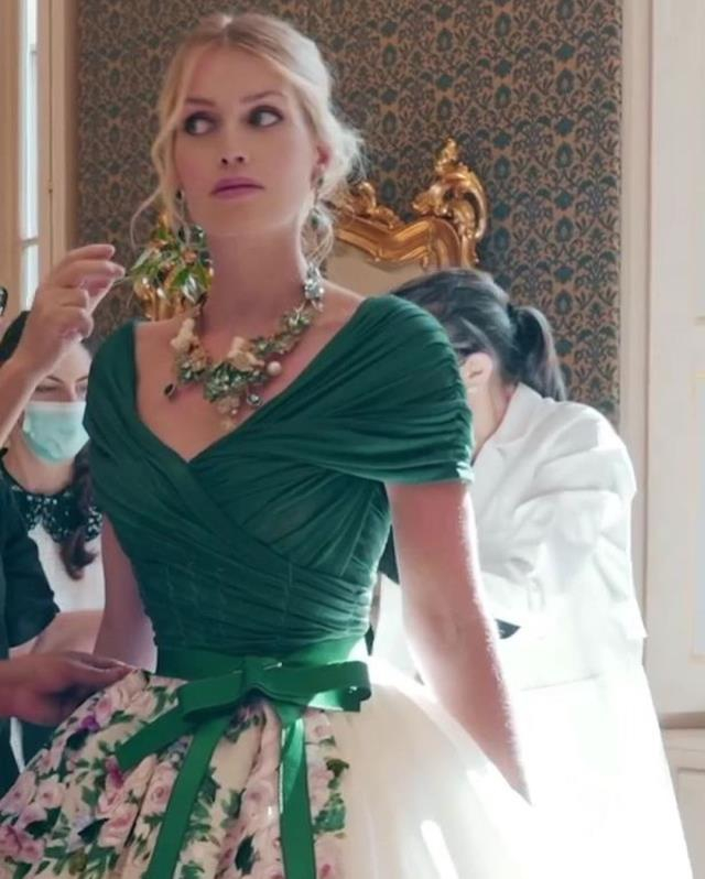 Düğünde adeta defile yaptı! Prenses Diana'nın yeğeni Lady Kitty Spencer, kendisinden 32 yaş büyük milyarderle dünyaevine girdi! 2