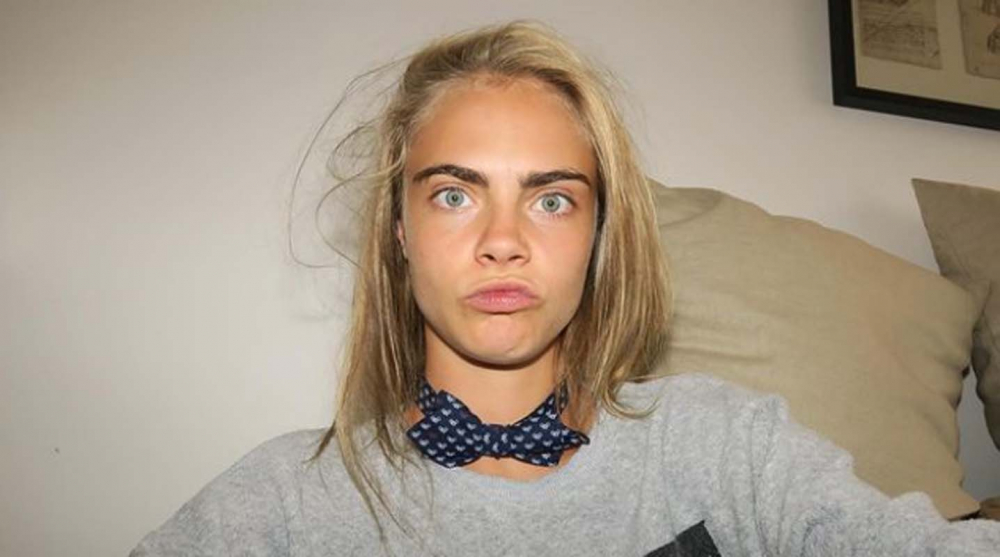 Cara Delevingne ailesini çok kızdırdı! Kadınlara destek olmak için cinsel organını satışa çıkardı! 9