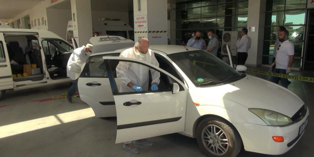 Korkunç olay! Mermi çekirdeği başından girdi otomobilin camından dışarı düştü 1