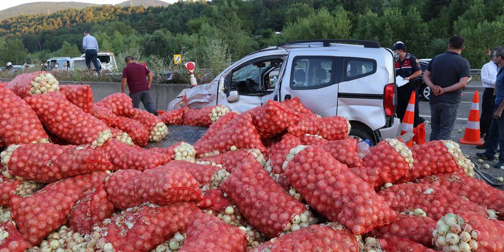 Otoyolda zincirleme trafik kazası: 6 kişi yaralandı 10