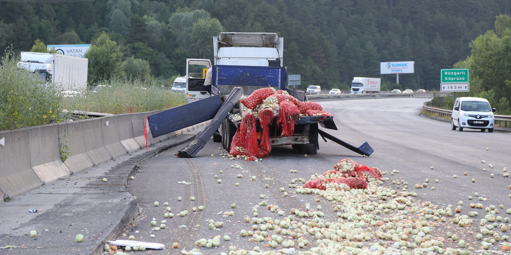 Otoyolda zincirleme trafik kazası: 6 kişi yaralandı 11